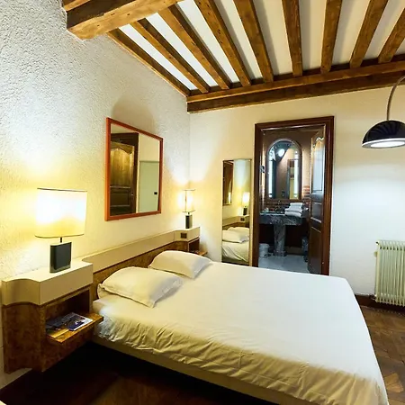 Aux Prisons De 3* Montagny (Rhone)