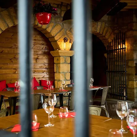 Aux Prisons De 3* Montagny (Rhone)