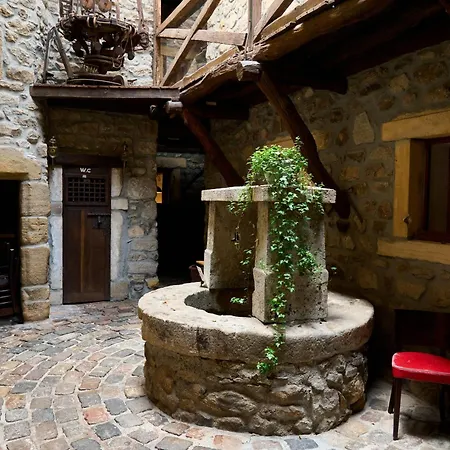 Aux Prisons De Bed & Breakfast