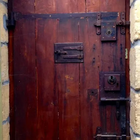 Couette-café Aux Prisons De Montagny (Rhone)