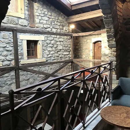 Aux Prisons De 3* Montagny (Rhone)