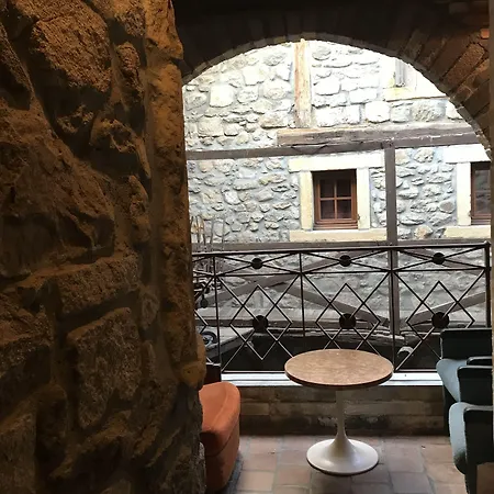 Aux Prisons De 3* Montagny (Rhone)
