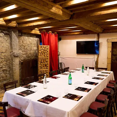 Aux Prisons De 3* Montagny (Rhone)
