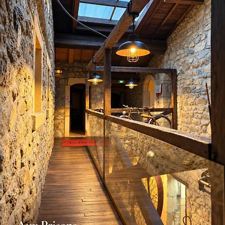 Aux Prisons De 3* Montagny (Rhone)